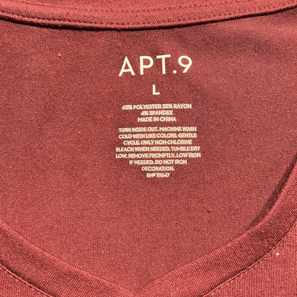 ⚫️ Maroon APT.9 T shirt - Picture 2 of 4